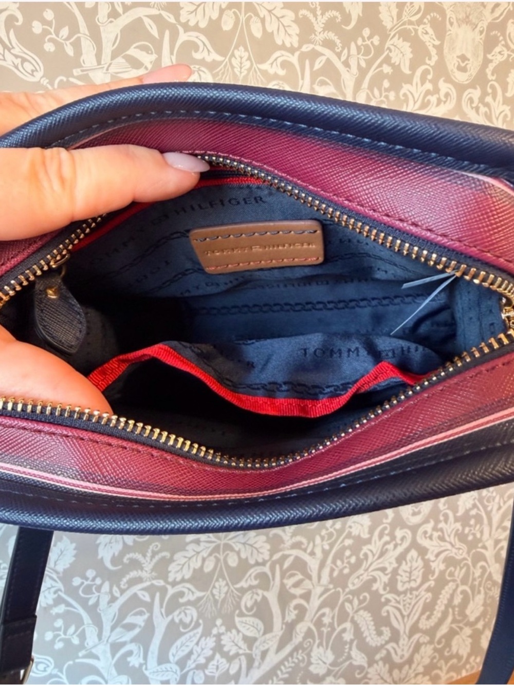 Tommy Hilfiger Signature Stripe Crossbody Bag - Picture 13 of 15